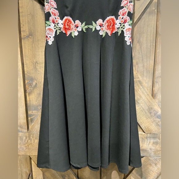 Black A-Line Fit and Flare Floral Embroidered Dress Sz 8 - Picture 10 of 15